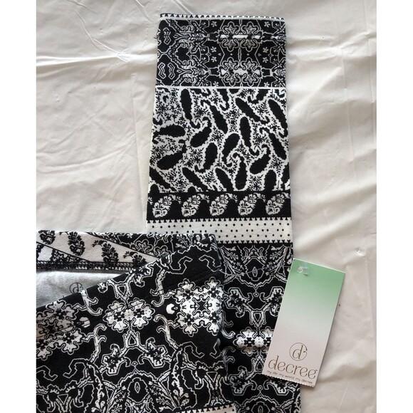 Decree Women's Leggings Paisley Park Black White X-Small Ankle Length - Picture 3 of 5